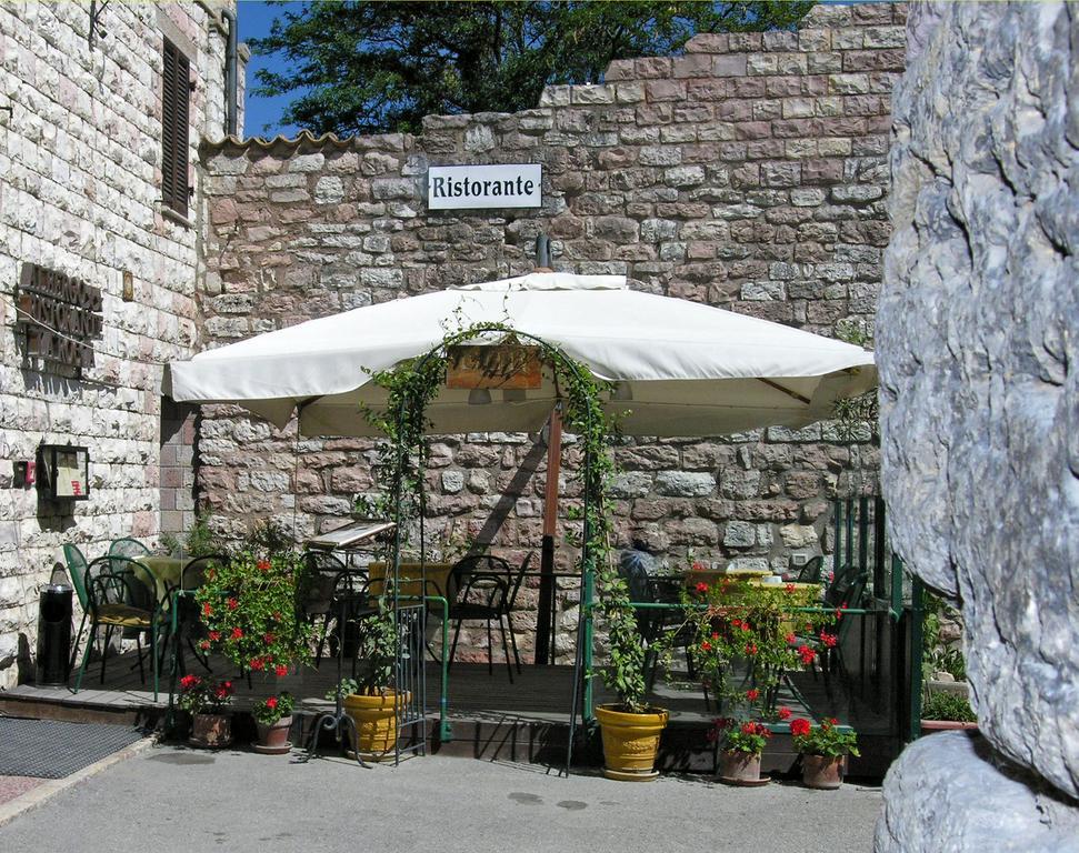 Albergo La Rocca Assise Extérieur photo